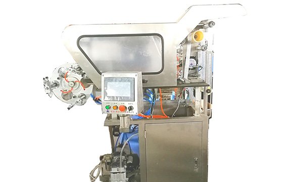 投管機(jī)聯(lián)排吸管自動(dòng)投放